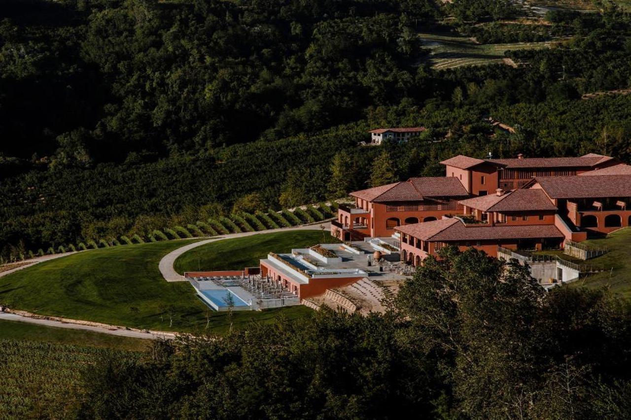 Casa Di Langa Hotel Cerretto Langhe Exterior photo